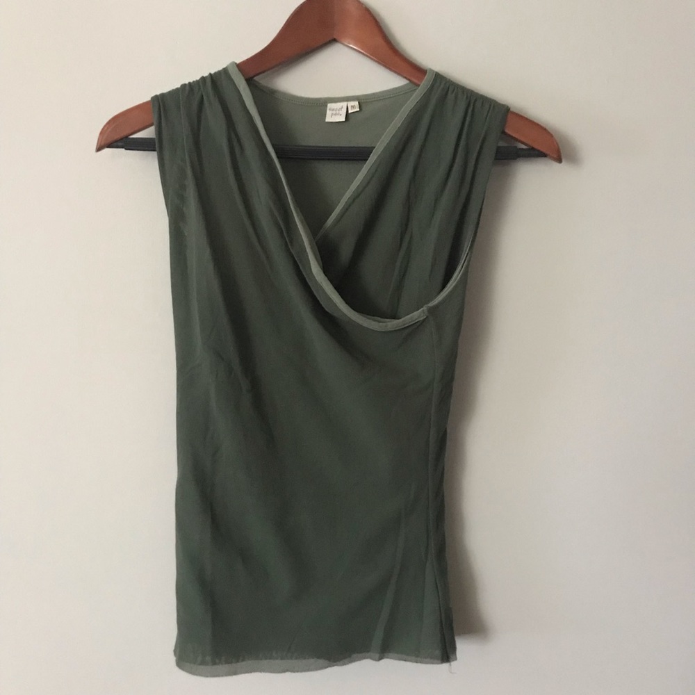 Sweet Pea front cross top